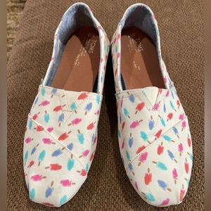 Toms Shoes, classic white popsicles pattern, size 10